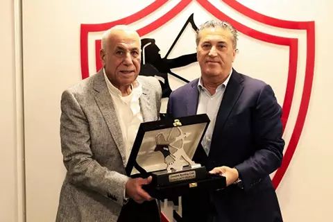 هدايا تذكارية وجولة بمتحف النادي.. الزمالك يودع جوزيه بيسيرو